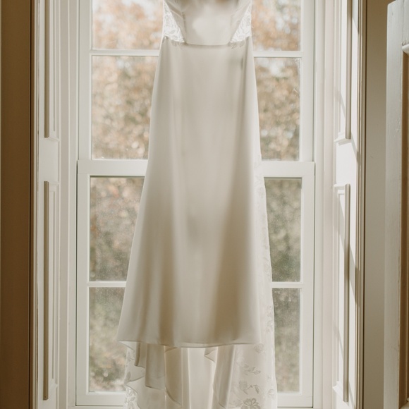 Paloma Blanca 5004 Wedding Dress - Picture 4 of 9